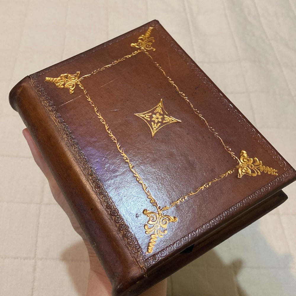 Leather “Book” with Gold Leaf Box - Picture 3 of 9